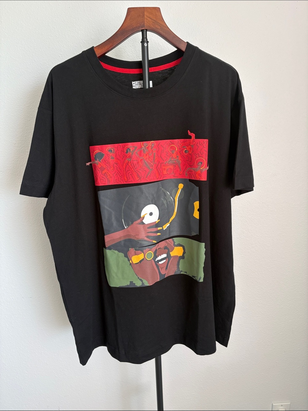 Men Black Short-Sleeve Graphic Tee with Red, Green and Yellow Panels
